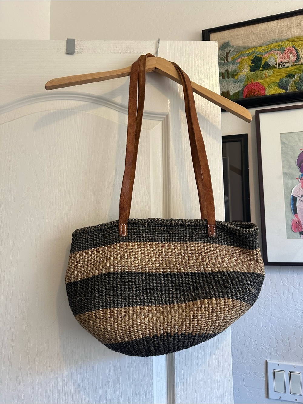 Vintage Hand Woven Sisal Market Tote w/ Leather Straps. Great Condition